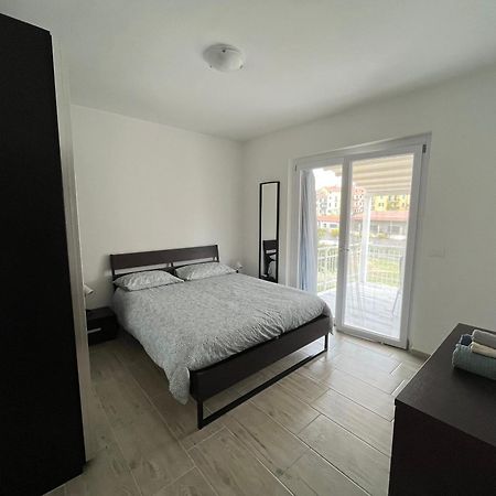 Il Gattino Di Porto - Apt 5 - Bilocale Terrazzo Piscina 임페리아 외부 사진