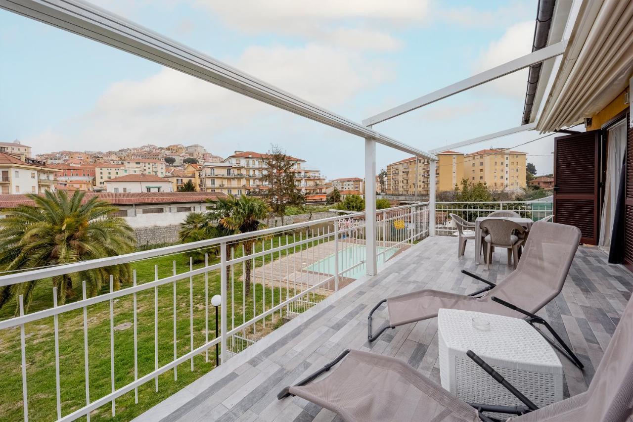 Il Gattino Di Porto - Apt 5 - Bilocale Terrazzo Piscina 임페리아 외부 사진